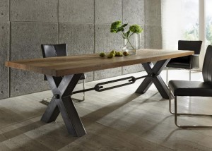 Esstisch aus massiv Eiche, Tisch im Industriedesign mit einem Gestell aus Metall, Maße 220 x 100 cm 