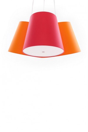 Hängeleuchte mit drei Lampenschirmen rot und orange, moderne Hängelampe in verschiedenen Farben