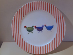 2-er Tellerset von Vabene (Christopher Vine Desigin) rot gestreift mit Hühnern