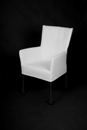 Moderner Stuhl auf Rollen,  Echtleder-Bezug in verschiedenen Farben
