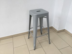 Barstuhl Metall grau im Industriedesign, Barhocker grau Metall, Sitzhöhe 77 cm
