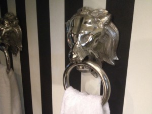 Handtuchhalter Löwenkopf aus Aluminium