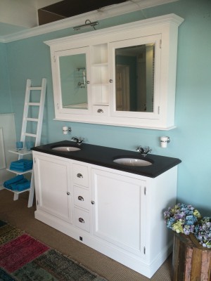 Waschtisch weiß mit einem Spiegelschrank, Doppelwaschtisch im Landhausstil, Farbe weiß-anthrazit, Breite 162 cm