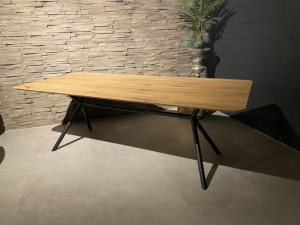 Tisch Eiche, Eichentisch mit Metallgestell, Esstisch Eiche massiv, Breite 200 cm