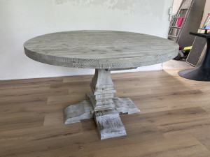 Runder Tisch Massivholz, Esstisch rund Holz,  Holztisch im Landhausstil, Durchmesser 130 cm