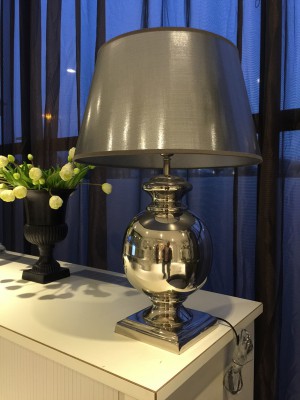 Tischlampe Silber, Tischleuchte verchromt mit Lampenschirm, Durchmesser 25-50 cm