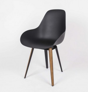 Design Stuhl schwarz mit Holzelementen