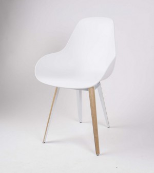 Design Stuhl Weiß mit Holzelementen