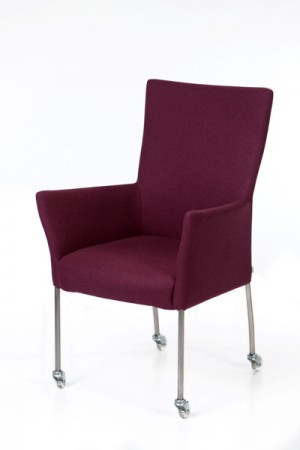 Moderner Stuhl auf Rollen, Farbe bordeaux