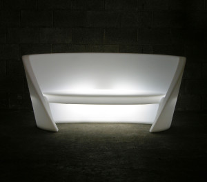 Gartenbank weiß mit Beleuchtung, Sitzbank weiß Kunststoff, Outdoor-Sofa mit Beleuchtung, Breite 170 cm