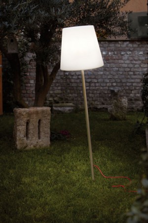 Garten-Stehleuchte aus Kunststoff, Outdoor Stehlampe mit Lampenschirm weiß, Höhe 185 cm