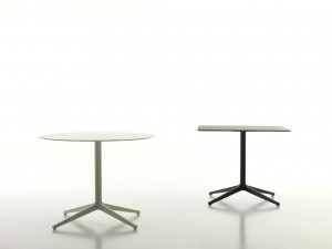 Design Tisch in Farben weiß und schwarz