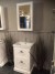 Waschtisch weiß mit einem Spiegelschrank im Landhausstil, Farbe weiß, Breite 60 cm