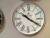 Wanduhr "London" verchromt, Uhr in Farbe Weiß-Chrom,  Durchmesser 51 cm