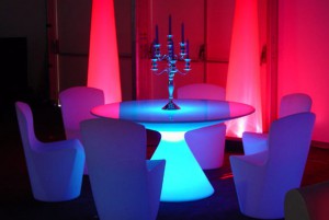 Outdoor Tisch aus Kunststoff, Tisch mit Beleuchtung