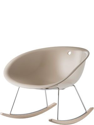 Schaukelstuhl, Design Stuhl-Sessel mit eine Sitzschale aus Kunststoff