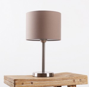 Moderne Tischleuchte verchromt mit Lampenschirm taupe