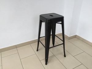 Barstuhl Metall schwarz im Industriedesign, Barhocker schwarz Metall, Sitzhöhe 61 cm