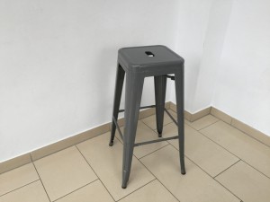 Barstuhl Metall grau im Industriedesign, Barhocker grau Metall, Sitzhöhe 61 cm
