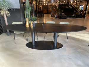Ovaler Esstisch schwarz Eiche, schwarzer Tisch oval Eiche massiv, Konferenztisch schwarz Eiche, Breite 300 cm