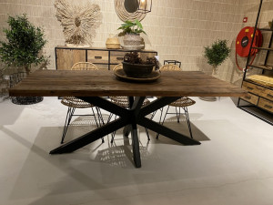 Tisch Altholz-Tischplatte,  Esstisch Metall-Gestell, Esstisch Industriedesign, Breite 200 cm