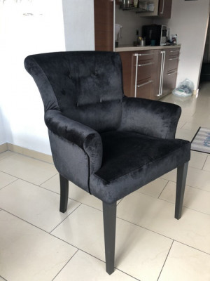 Gepolsterter Stuhl schwarz, Stuhl mit Armlehne, Stuhl gepolstert schwarz