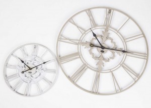 Wanduhr Metall im Landhausstil, Uhr weiß-beige vintage, Ø 40 cm