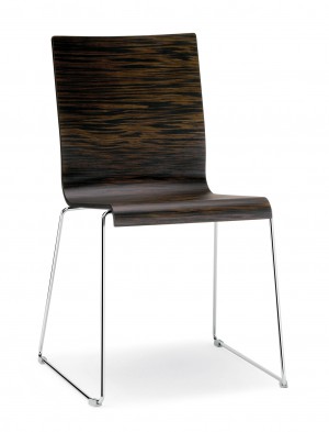 Design Stuhl in vier Farben