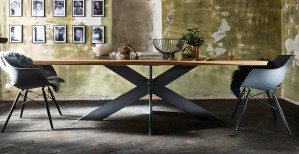 Tisch Eiche massiv Industriedesign, Esstisch Eiche Tischplatte, Tischbeine schwarz Metall, Breite 260 cm